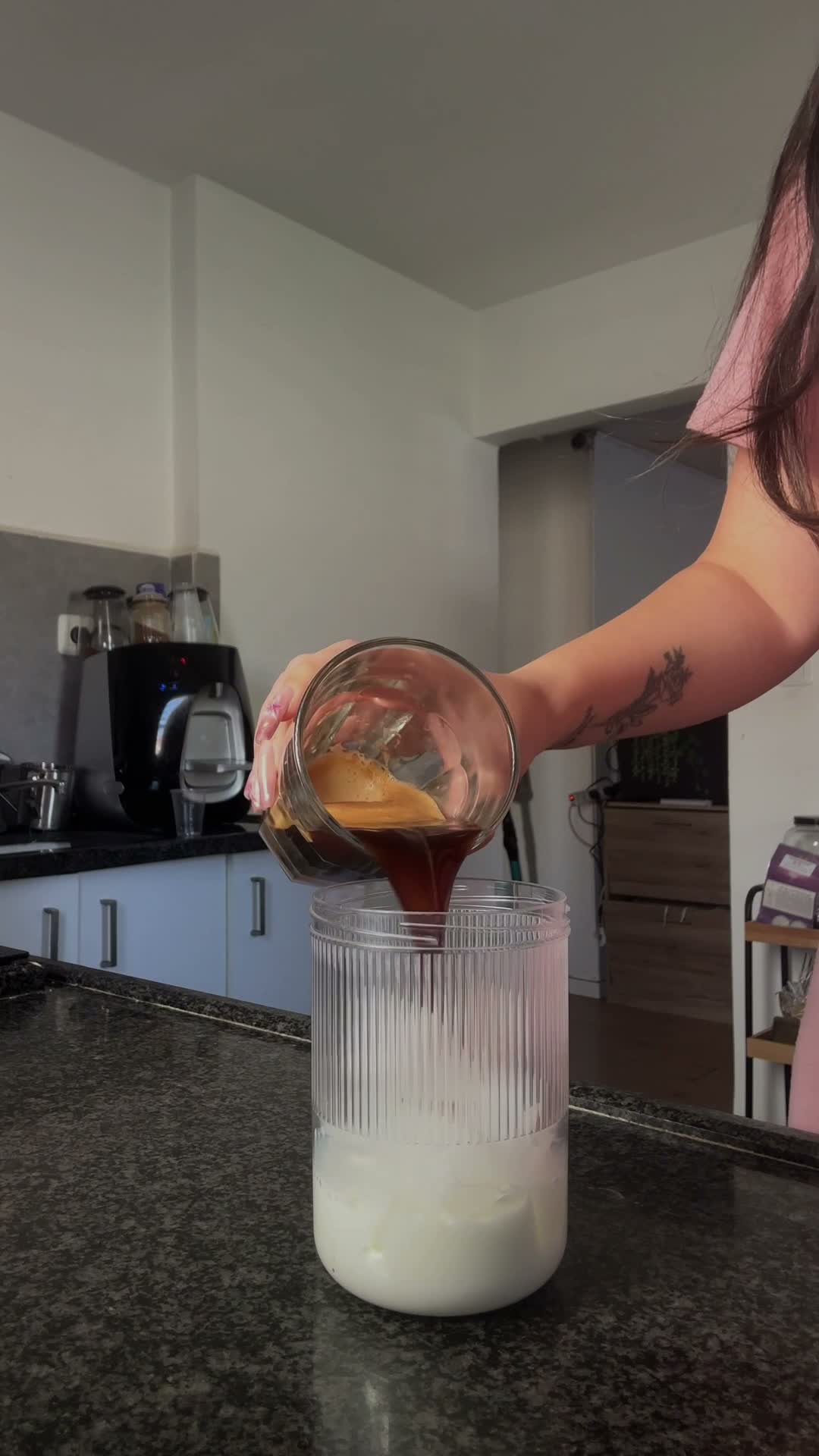 עבודה של mishel, סרטון